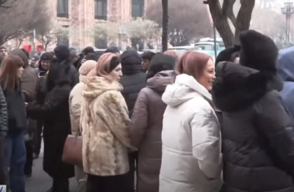 Ոսկու շուկայի աշխատակիցները բողոքի ակցիա են իրականացրել Կառավարության մոտ (տեսանյութ)